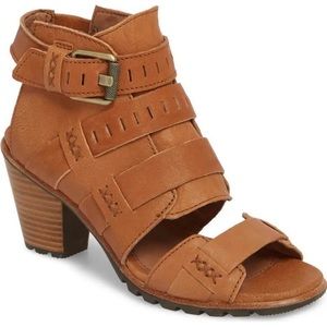 Women's Sorel Nadia Buckle Leather Sandals in Camel ~ Size 11